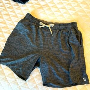 Vuori Men’s shorts with soft liner, size L, weight room used-excellent cond.